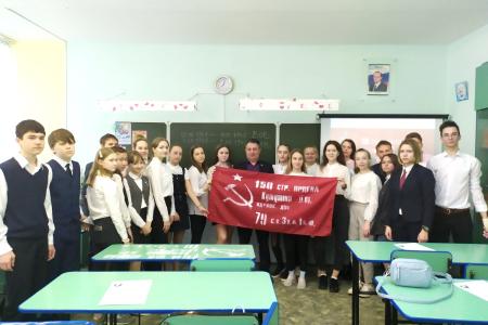 В Челябинске стартовала комсомольская акция «Знамя нашей Победы»