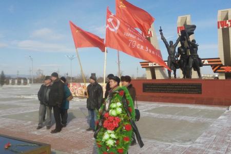 В день 102-й годовщины Рабоче-Крестьянской Красной Армии коммунисты Забайкалья возложили цветы к Вечному огню