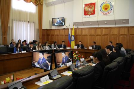 Первый секретарь Калмыцкого рескома КПРФ Николай Нуров выступил на заседании Общественной молодежной палаты при парламенте республики