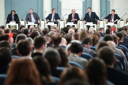 В.И. Кашин в Октябрьском зале Дома Союзов провел всероссийские парламентские слушания по вопросу охраны земель сельскохозяйственного назначения