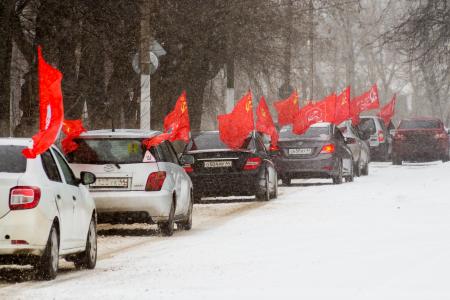 Кострома: красный автопробег  в честь  дня рождения армии