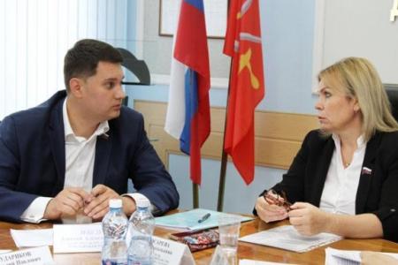 Депутат-коммунист Алексей Лебедев предложил в дни празднования 75-летия Победы использовать в оформлении города-героя Тулы традиционный красный цвет