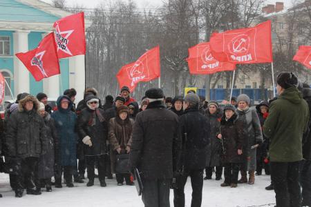 Владимирские коммунисты провели праздничный митинг возле памятника Ленину