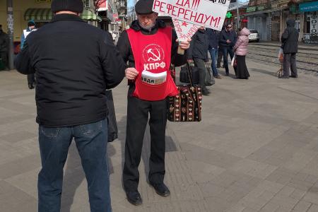 Краснодар. Активисты КПРФ проводят пикеты по конституционным поправкам