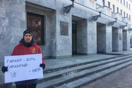 Самарские комсомольцы провели одиночные пикеты за изменение  экономического курса 
