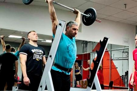 Спортклуб КПРФ в Благовещенске Амурской области отметил 23 февраля турниром по армейскому жиму