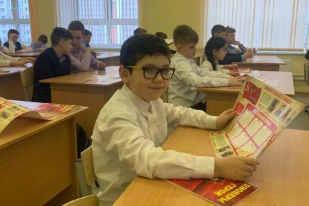 «Знай! Помни! Гордись!». Мария Дробот и Ярослав Листов провели уроки мужества в школе Подольска