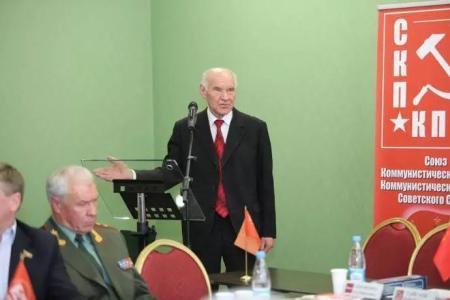 Поздравление Председателя ЦК КПРФ Г.А. Зюганова с юбилеем зам. Председателя ЦС СКП-КПСС Ю.Ю. Ермалавичюса 