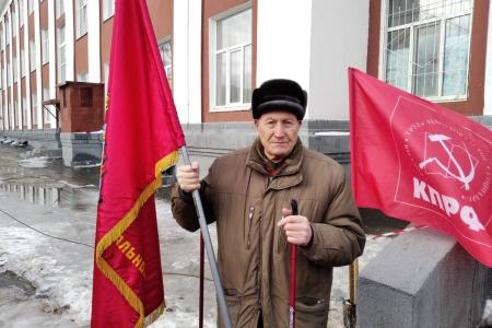 Саратовские коммунисты и члены организации Союза советских офицеров приняли участие в памятном мероприятии