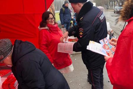 В Иванове прошла серия пикетов, посвященных 102-й годовщине образования Советской Армии и Военно-Морского Флота