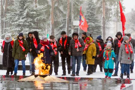 Кострома: красный автопробег  в честь  дня рождения армии