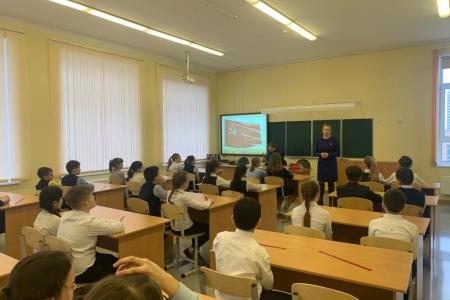 «Знай! Помни! Гордись!». Мария Дробот и Ярослав Листов провели уроки мужества в школе Подольска