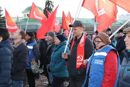 В Рязани прошёл митинг в честь Дня Советской Армии и Военно-Морского Флота