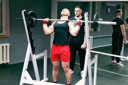 Спортклуб КПРФ в Благовещенске Амурской области отметил 23 февраля турниром по армейскому жиму