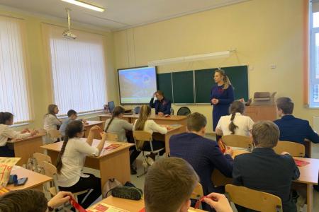 «Знай! Помни! Гордись!». Мария Дробот и Ярослав Листов провели уроки мужества в школе Подольска