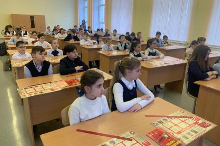 «Знай! Помни! Гордись!». Мария Дробот и Ярослав Листов провели уроки мужества в школе Подольска