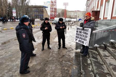 Саратовские коммунисты и члены организации Союза советских офицеров приняли участие в памятном мероприятии