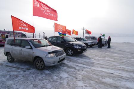 Магаданские коммунисты организовали автопробег к 102–й годовщине рождения Красной Армии