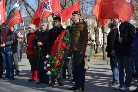 Астраханские коммунисты отметили День Советской Армии