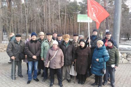 Воронежская область. Пикеты под красными знамёнами