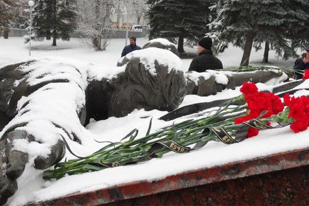 Н.Н. Иванов принял участие в церемонии возложения цветов в Пролетарском сквере в связи с 31-й годовщиной вывода советских войск из Афганистана