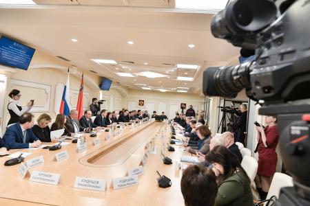 Московская область: Депутаты-коммунисты приняли участие в слушаниях по Конституции РФ