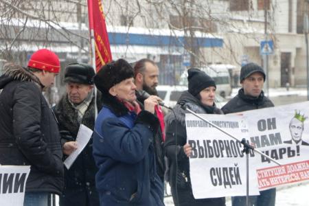 В Саратове прошли праздничная демонстрация и митинг КПРФ