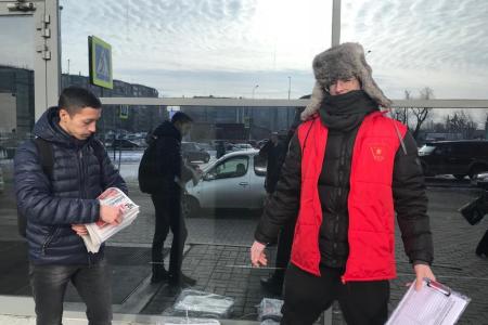 Челябинские коммунисты и комсомольцы собирают подписи за Конституцию справедливости