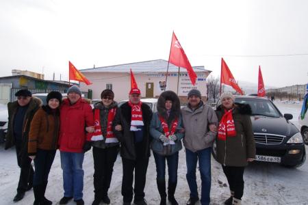 Магаданские коммунисты организовали автопробег к 102–й годовщине рождения Красной Армии