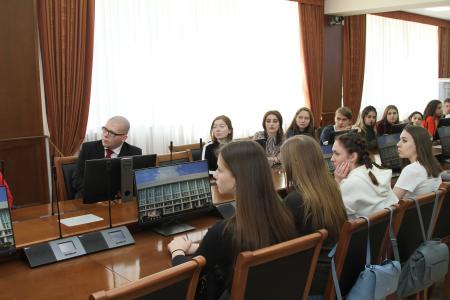 Краснодарский край. Коммунист-депутат Госдумы Н.И. Осадчий в КубГУ рассказал о конституционных поправках КПРФ