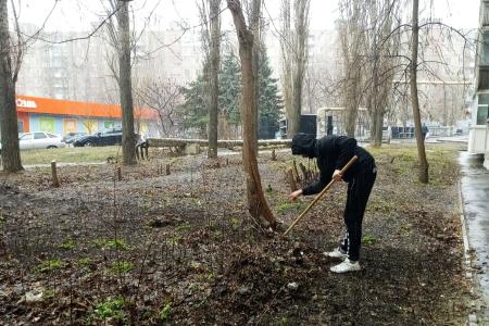 Саратов. Активисты КПРФ провели субботник