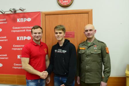 Первый секретарь ЦК ЛКСМ РФ Владимир Исаков встретился с активом севастопольского комсомола