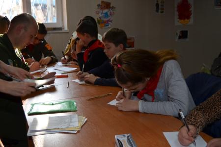 Севастополь. При поддержке КПРФ проведено занятие по живописи для пионеров и комсомольцев