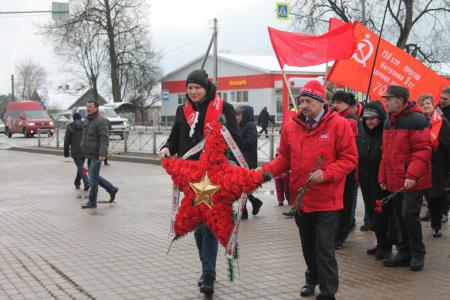 Двадцать лет подвигу 6 роты: Коммунисты Псковской области почтили память десантников