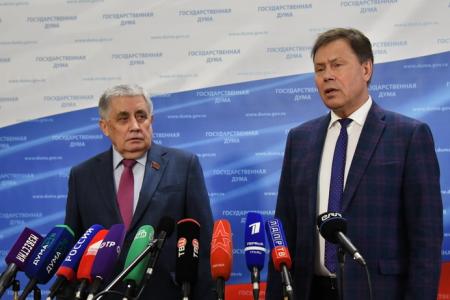 В.С. Шурчанов и Н.В. Арефьев выступили перед журналистами