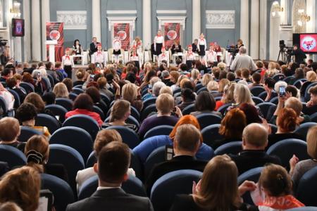 «Для нас очень важно изменение политического курса в пользу трудящихся». Г.А. Зюганов принял участие в работе V съезда ВЖС «Надежда России»
