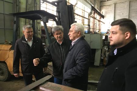 Краснодар. Коммунист-депутат Госдумы Н.И. Осадчий посетил предприятие по производству сельхозтехники