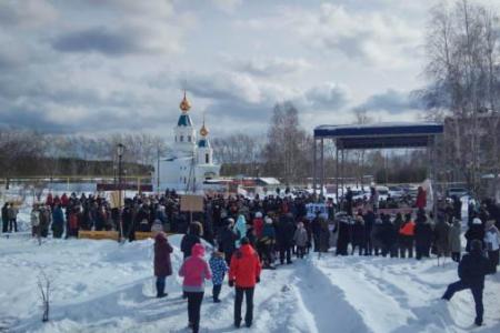 В Свердловской области жители Малышева митингуют против мусорного полигона рядом с их домами
