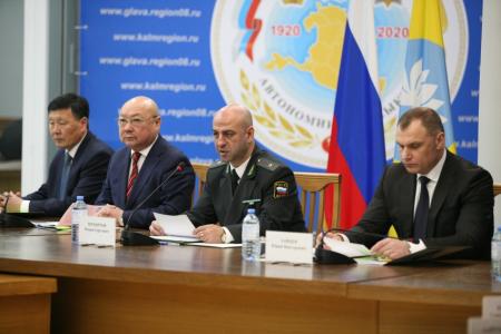 Первый секретарь Калмыцкого рескома партии Николай Нуров принял участие в заседаниях, посвященных Международному дню родного языка 