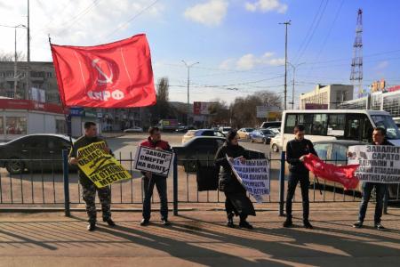 В Саратове коммунисты вышли на пикет против «Завода смерти»