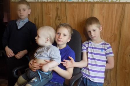 Воронежская область. Депутат Госдумы Сергей Гаврилов взял под опеку многодетную семью с 12-ю детьми