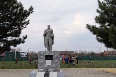 Краснодарский край. КПРФ проводит акцию «Сад памяти – сад жизни»