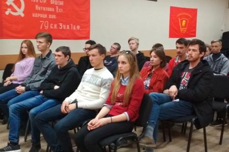 Владимир Исаков встретился с активом крымских комсомольцев