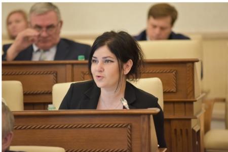 Алтайские законодатели приняли решение о денежной выплате "детям войны" по 2 тысячи рублей ко Дню Победы. Комментарий М.Н. Прусаковой
