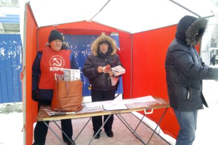 В Новосибирске проходят пикеты за поправки КПРФ в Конституцию