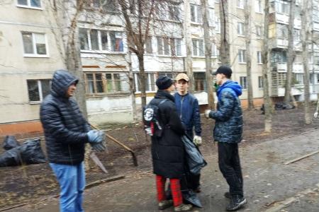 Саратов. Активисты КПРФ провели субботник