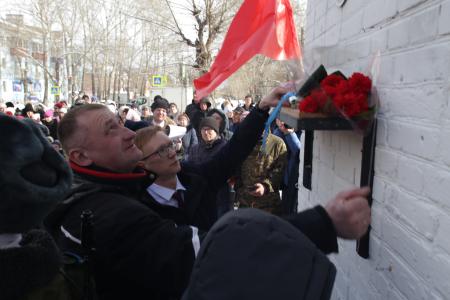 Хабаровский край. В Комсомольске-на-Амуре торжественно открыли мемориальную доску Герою Советского Союза В.В. Орехову