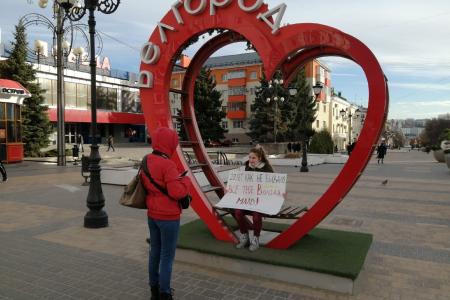 Комсомольцы Белгорода вышли с серией одиночных пикетов против «обнуления» президентских сроков