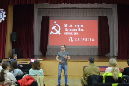 Лидер Ленинского комсомола Владимир Исаков провёл урок «Знамя нашей Победы» в севастопольском колледже