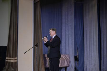 Новосибирские коммунисты поздравили женщин с 8 марта